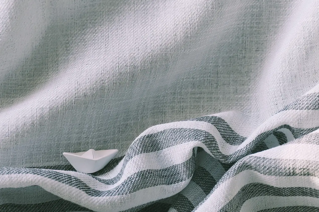 Sådan monterer du gardiner på skråvinduer