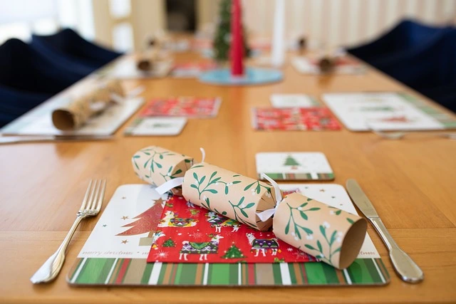 Køb en julesweater med lys og lyd og bliv midtpunkt til julefrokosten